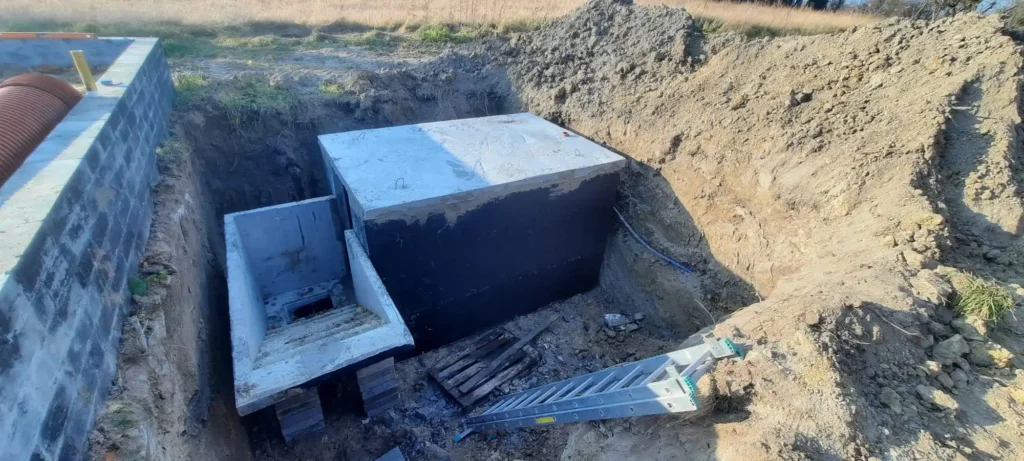 piwnica z płaskim sklepieniem z schodami otwartymi